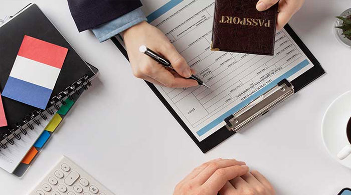 تمدید اقامت فرانسه چگونه است؟